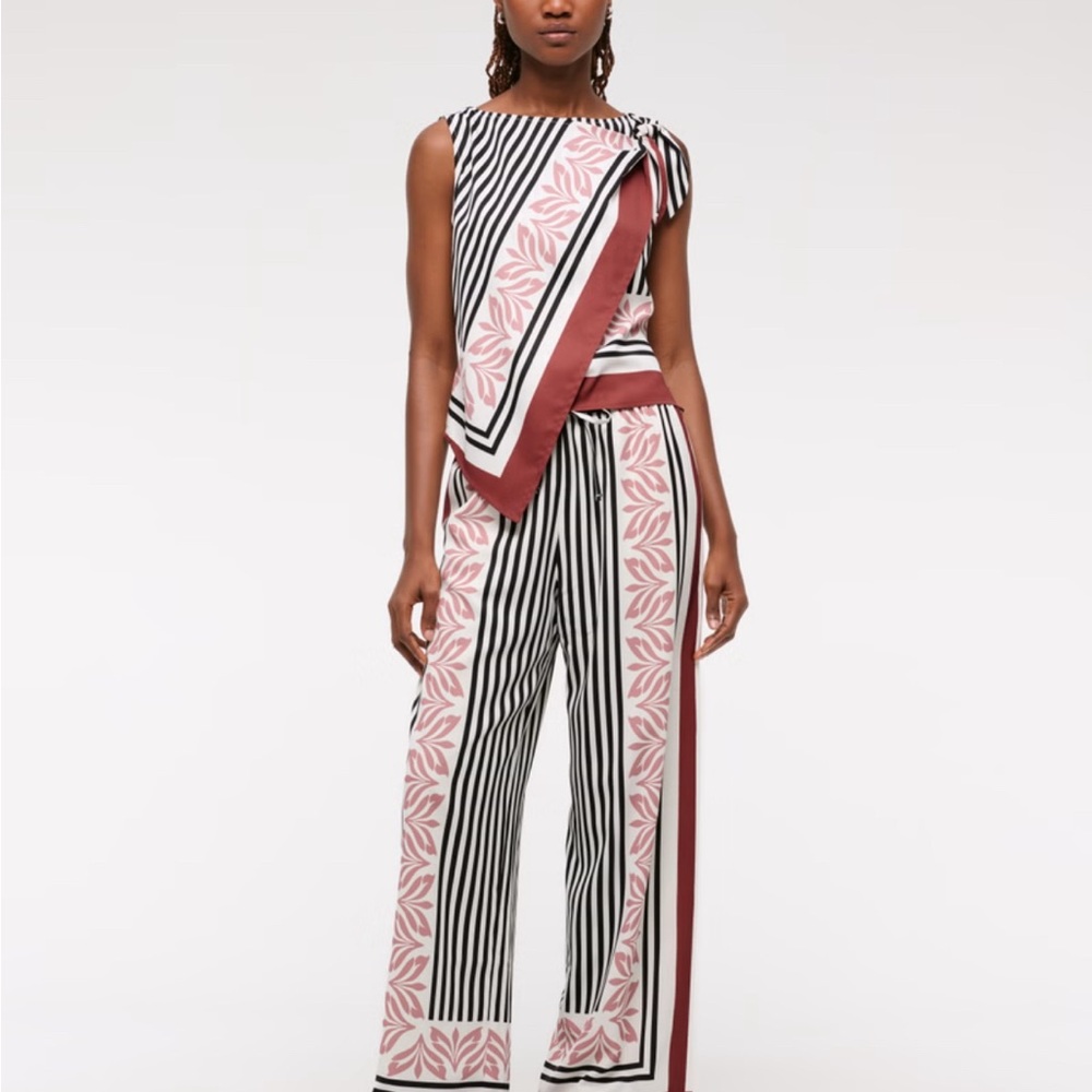 Abercrombie & Fitch Black and White Striped Set with Pink / Brown Details